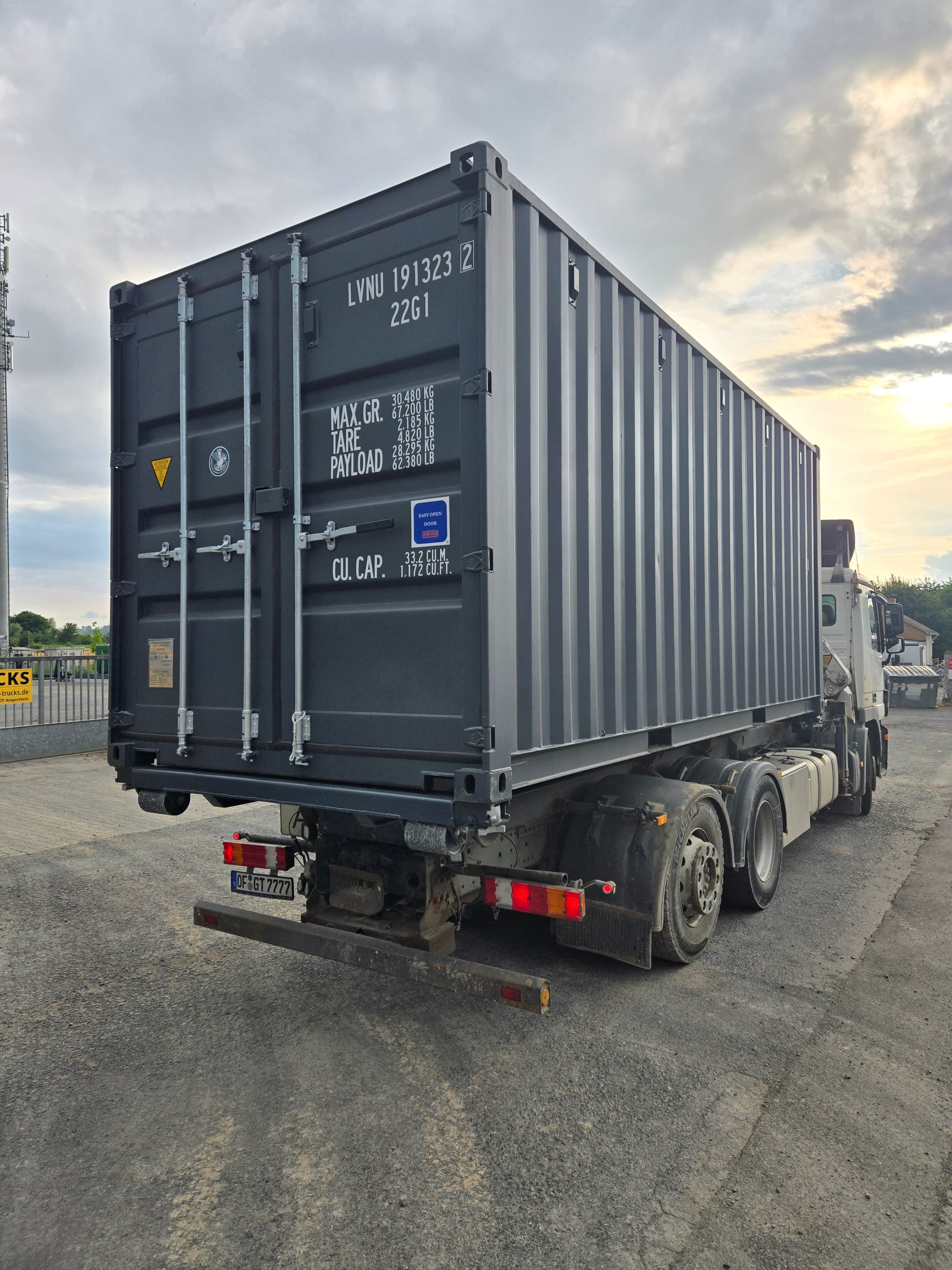Seecontainer 20 Fuß mit Spezial-Türen